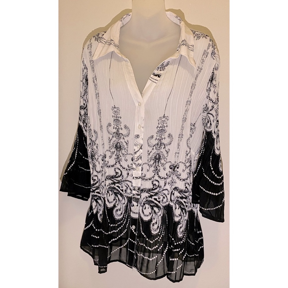 dressbarn Woman Blackand White Crinkle Blouse